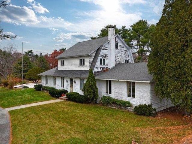 House for sale in Topsham, Sagadahoc County