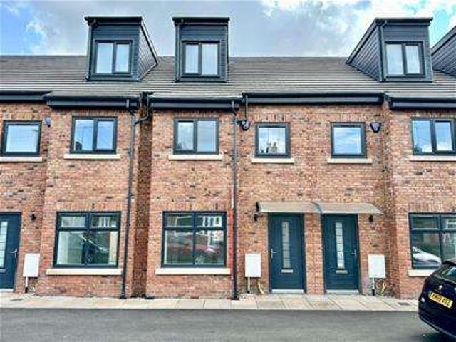 Townhouse for sale in Pendock, Greater Manchester