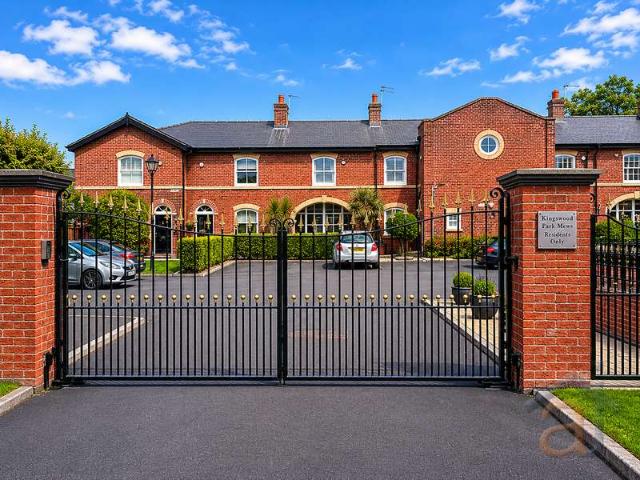 Townhouse for sale in Southport, Sefton