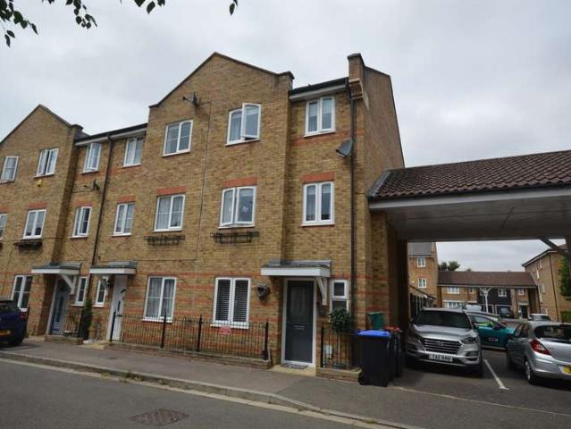 Townhouse for sale in Bocking, Chipping Hill