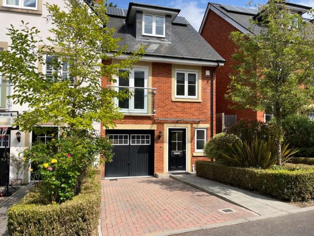 Townhouse for sale in Pachesham Park, Surrey