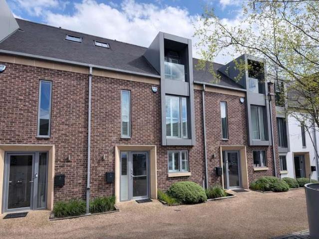 Townhouse for sale in Cliff Hill, Green Close