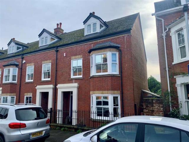 Townhouse for sale in Salisbury, Wiltshire