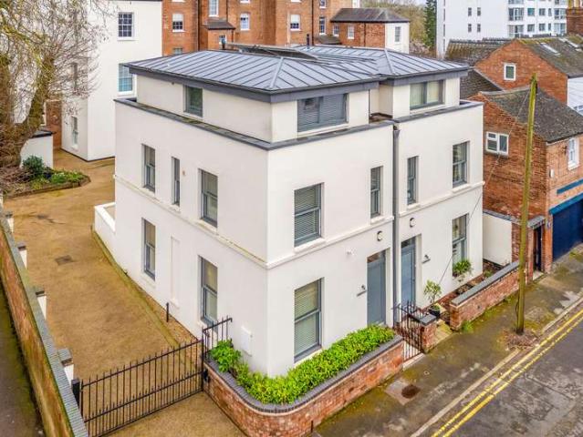 Townhouse for sale in Sydenham, Green Close