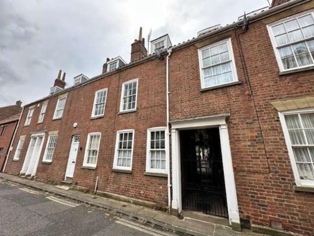 Townhouse for rent in High Field, York
