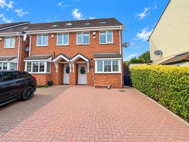 Townhouse for sale in Dunns Bank, Quarry Bank