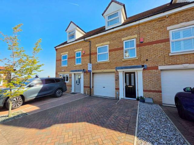 Townhouse for sale in Pogmoor, South Yorkshire