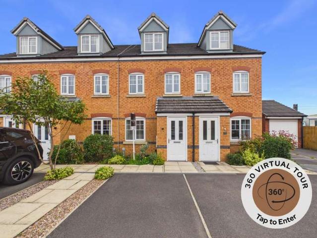 Townhouse for sale in Sandbach