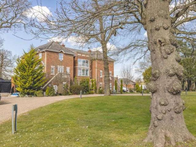 Townhouse for sale in Iver, Iver Heath