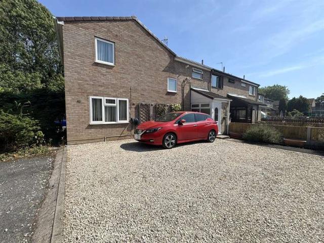 Townhouse for sale in Lane Head, Willenhall