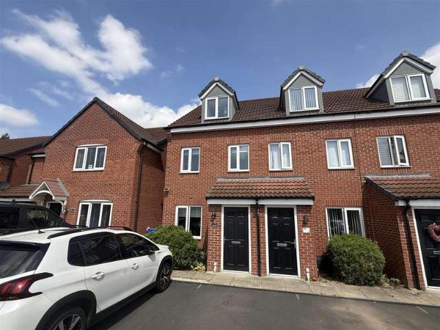 Townhouse for sale in Beamhurst, Staffordshire