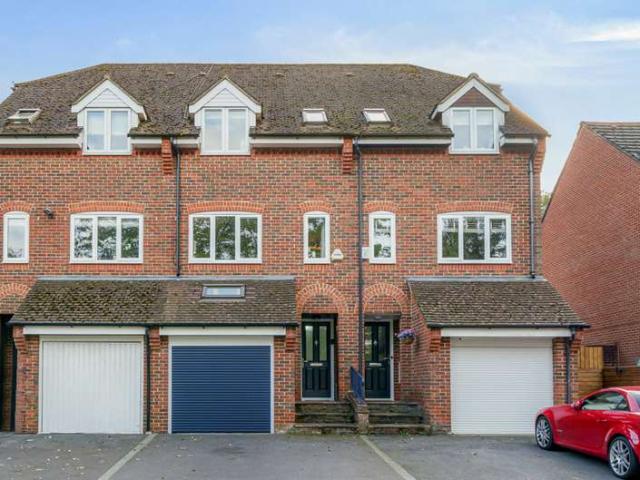 Townhouse for sale in Chepping Wycombe, Loudwater