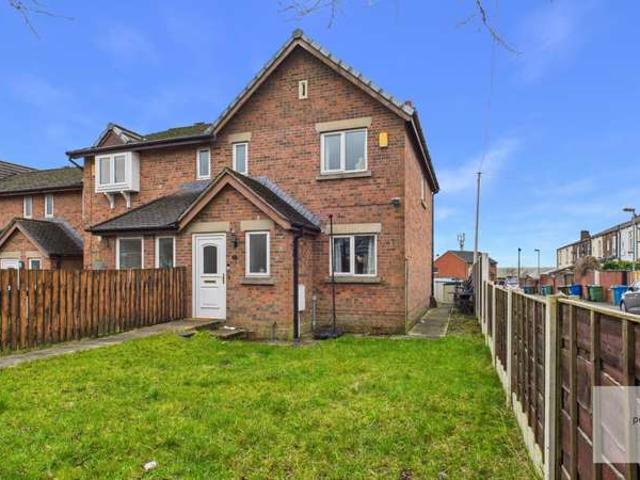 Townhouse for sale in Chesham, Bury