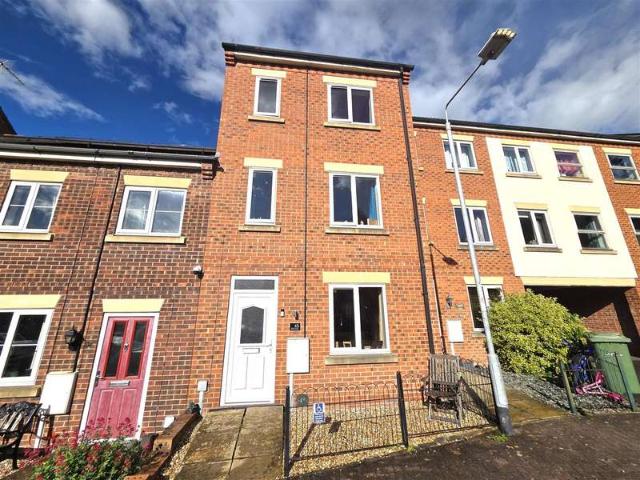 Townhouse for sale in Costhorpe, East Midlands