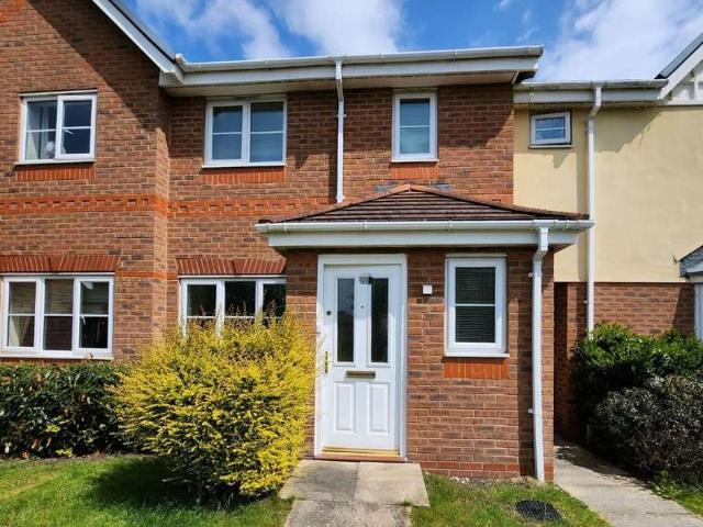 Townhouse for rent in Whitecross, Warrington
