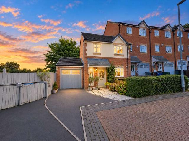 Townhouse for sale in Redbrook, Barnsley