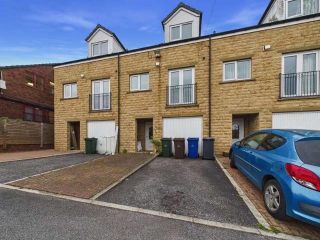 Townhouse for sale in Royston, South Yorkshire