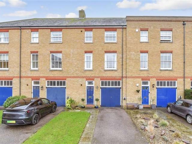 Townhouse for sale in Lower Walmer, Ash