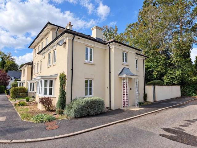 Townhouse for sale in Emscote, Warwick