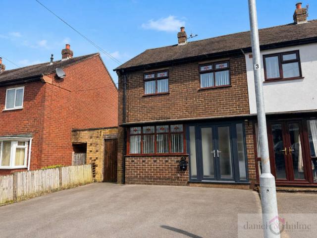 Townhouse for sale in Kingsley Moor, Staffordshire