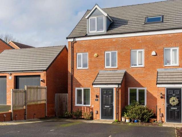 Townhouse for sale in Barton In Fabis, East Midlands