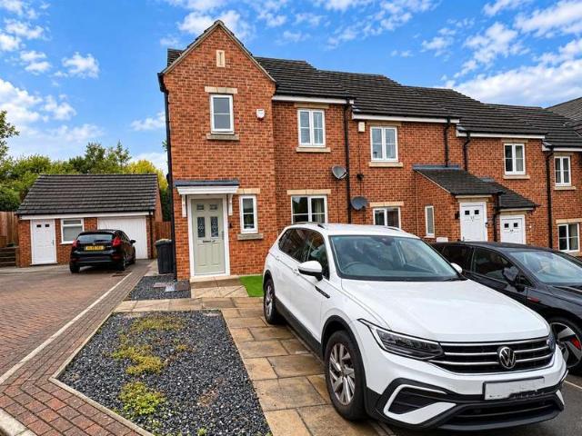 Townhouse for sale in Cleckheaton, Kirklees