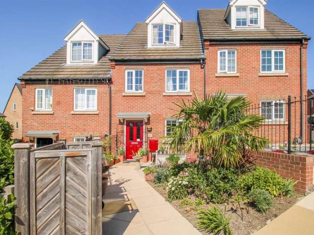 Townhouse for sale in Crigglestone, West Yorkshire
