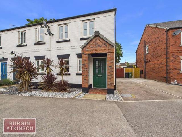 Townhouse for sale in Hallcroft, Costhorpe