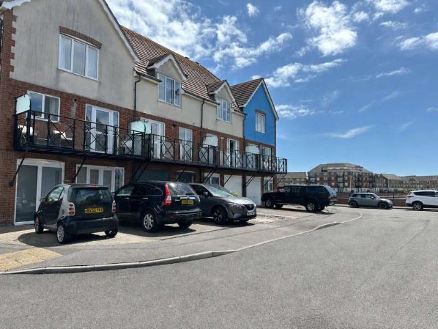 Townhouse for sale in Crumbles, Eastbourne