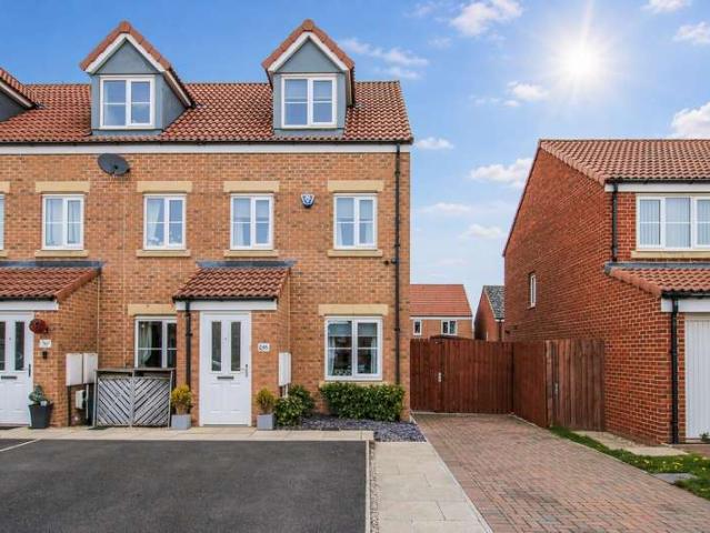 Townhouse for sale in West Yorkshire