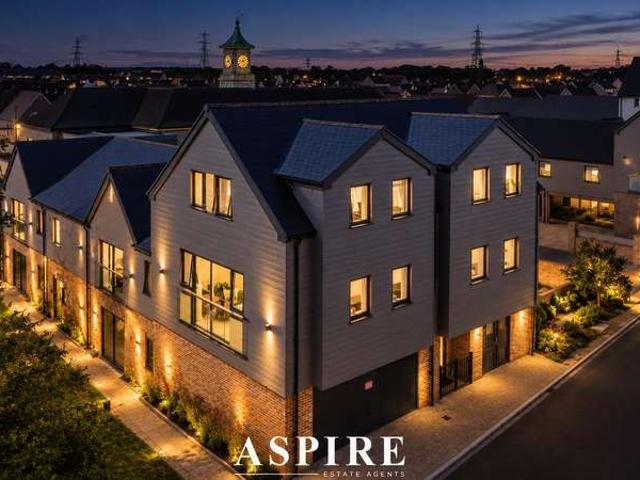Townhouse for sale in Chelmsford, Essex