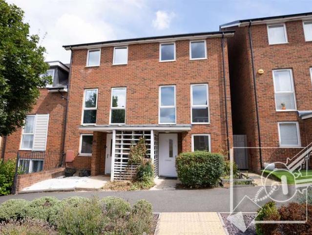 Townhouse for sale in Monks Orchard, Kent