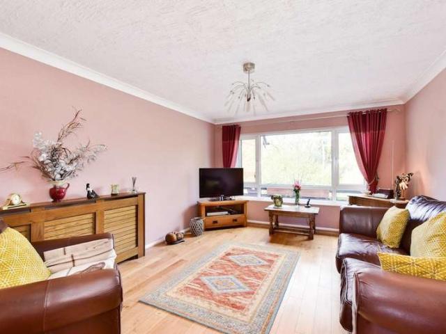 Townhouse for sale in Cowley, Greater London