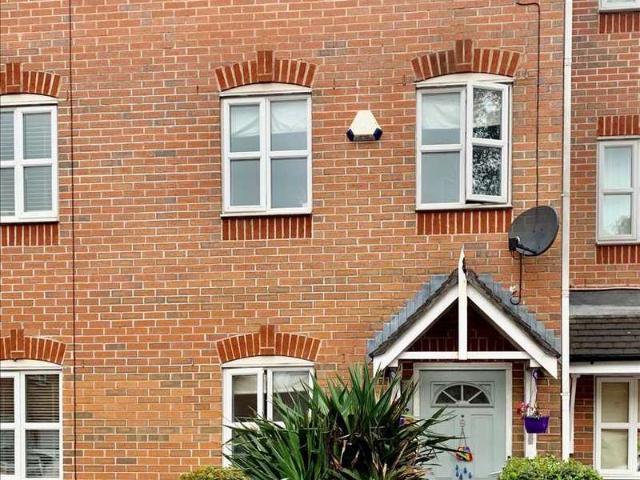 Townhouse for rent in Moorside, Salford