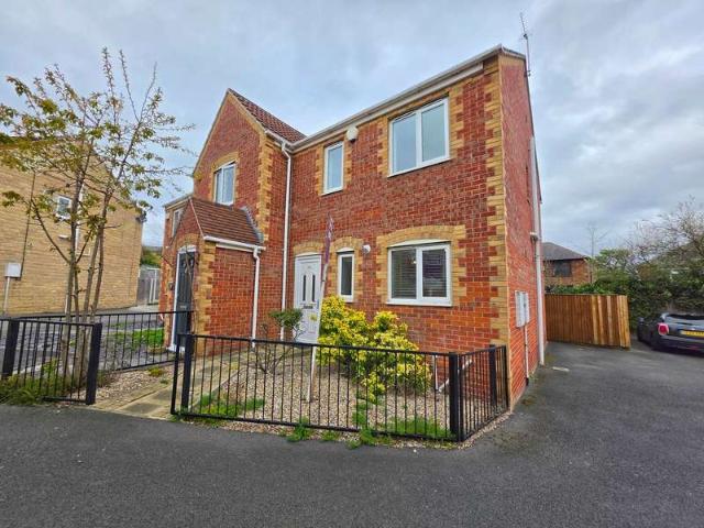 Townhouse for sale in Royston, South Yorkshire