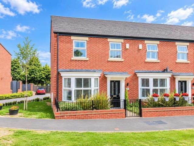Townhouse for sale in Ossett, West Yorkshire