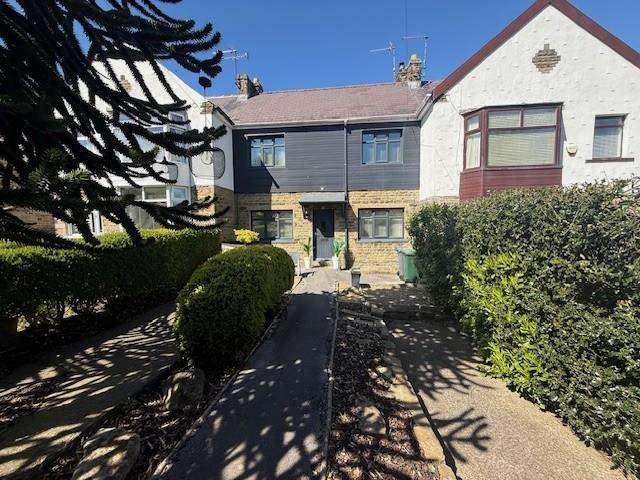 Townhouse for sale in Greengates, West Yorkshire