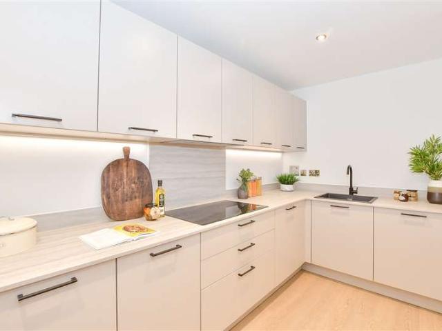 Townhouse for sale in Bourne Vale, Kent