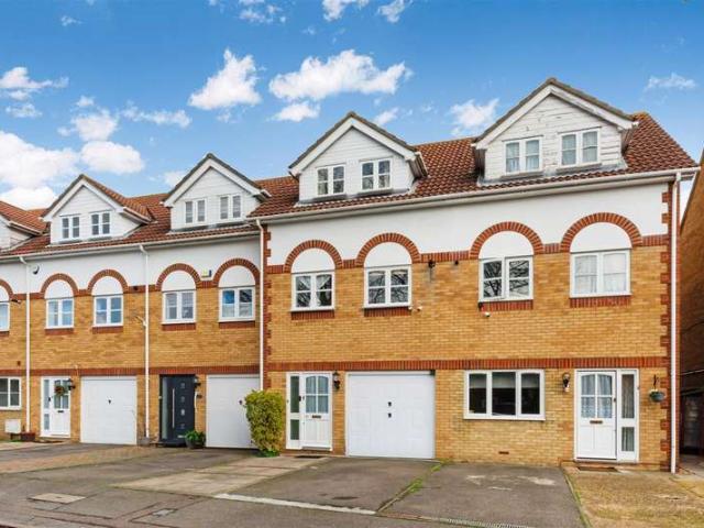 Townhouse for sale in London Borough of Merton, Collier's Wood