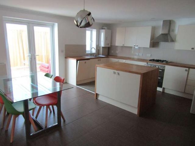 Townhouse for rent in Polsloe, Exeter