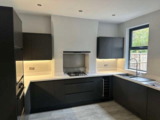 Townhouse for rent in Compton Acres, Barton In Fabis