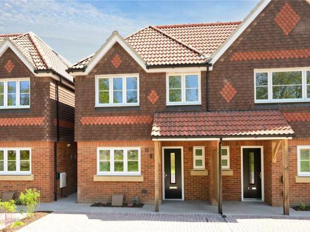 Townhouse for sale in Westfield, Woking