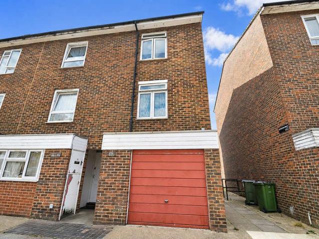 Townhouse for sale in Shooters Hill, Greater London