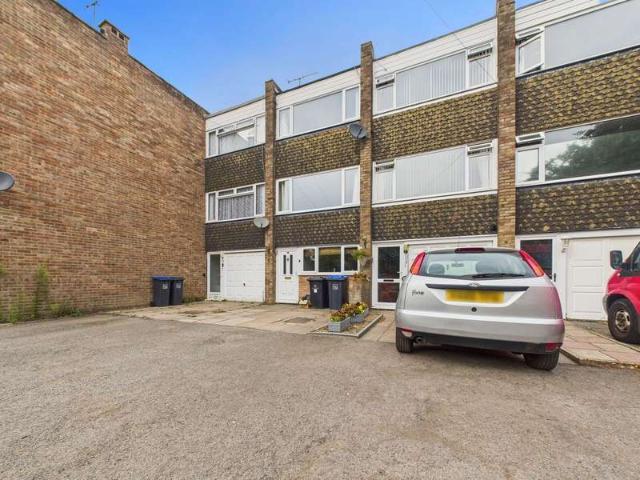 Townhouse for sale in Fishersgate, West Sussex