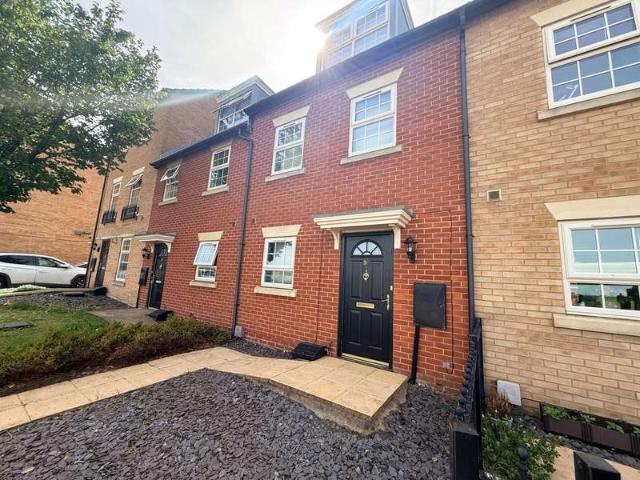 Townhouse for sale in Grimethorpe, South Yorkshire