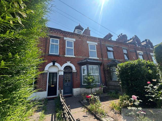 Townhouse for rent in Kingsley Moor, Staffordshire