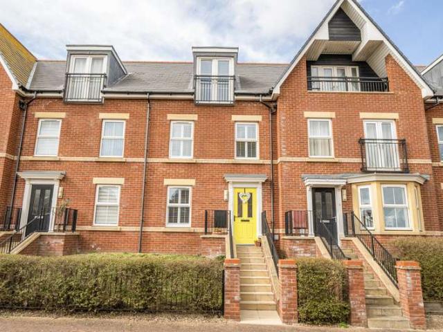 Townhouse for sale in Felixstowe, Eastbridge