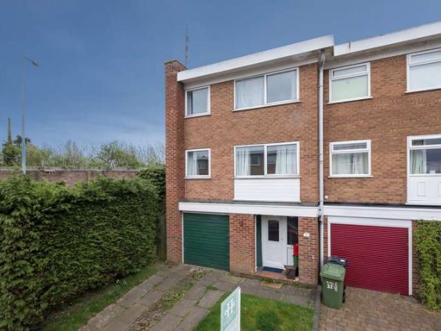 Townhouse for sale in Frodsham, Cheshire