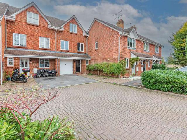 Townhouse for sale in Wrecclesham, Fole