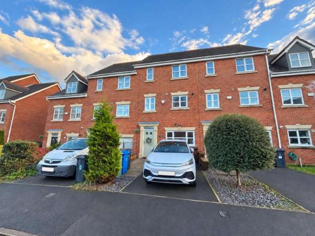 Townhouse for sale in Radcliffe, Bury